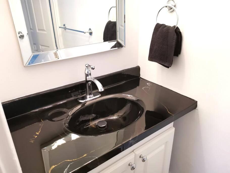 Old Quebec - Les Suites Montcalm #2 - Free Parking Room photo